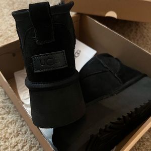 COPY - UGG CLASSIC ULTRA PLATFORM BOOTS